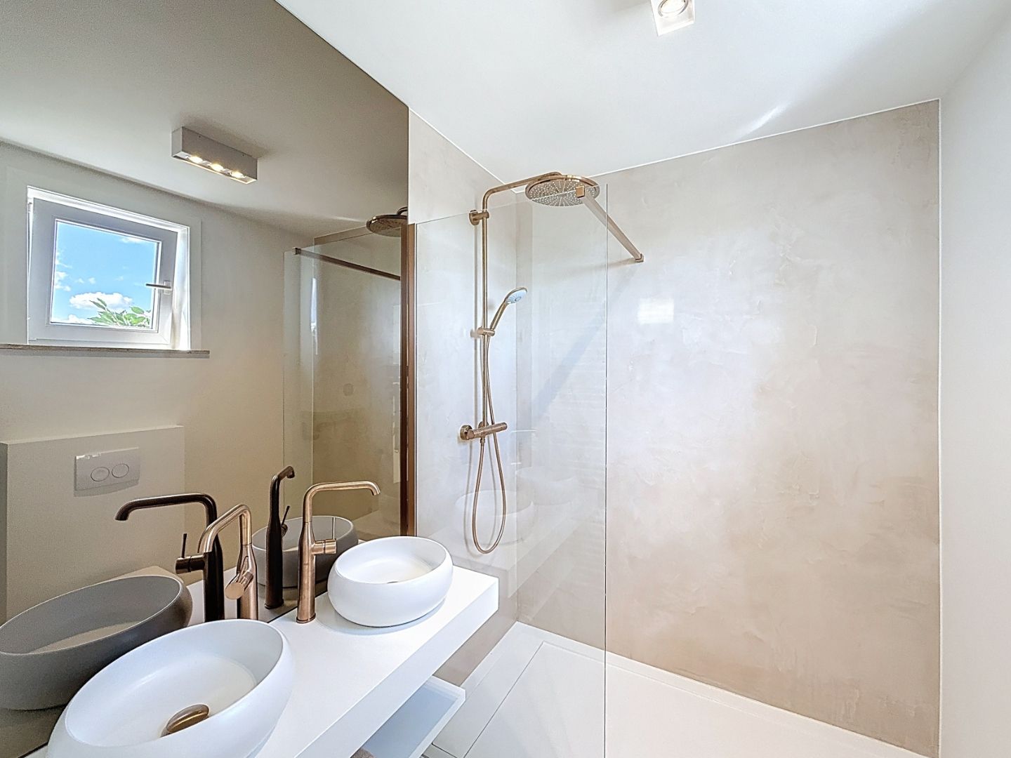 Stijlvol gerenoveerd penthouse met prachtig zicht over het hinterland foto 9