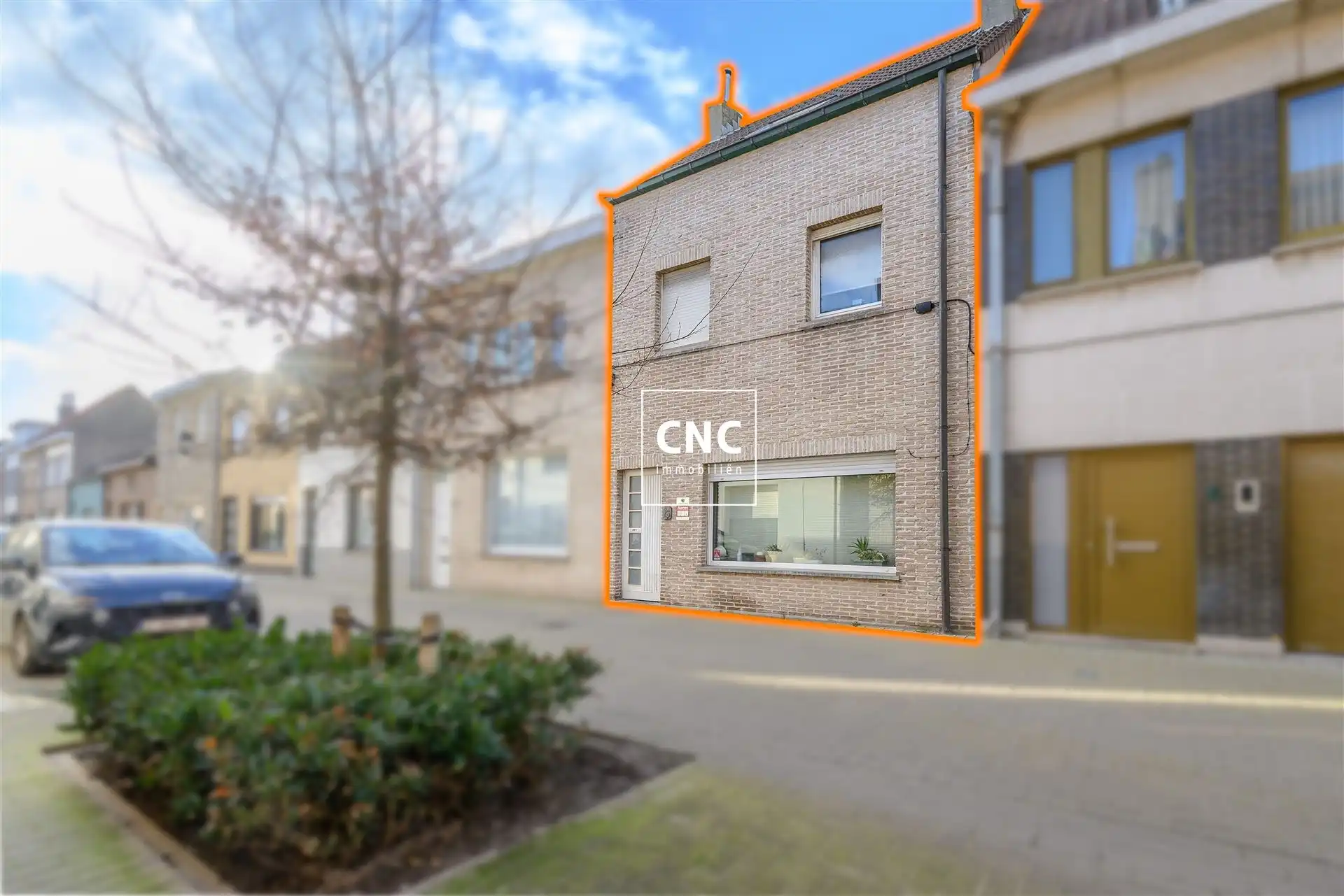 Rijwoning met renovatiepotentieel in het hart van Heist foto {{pictureIndex}}