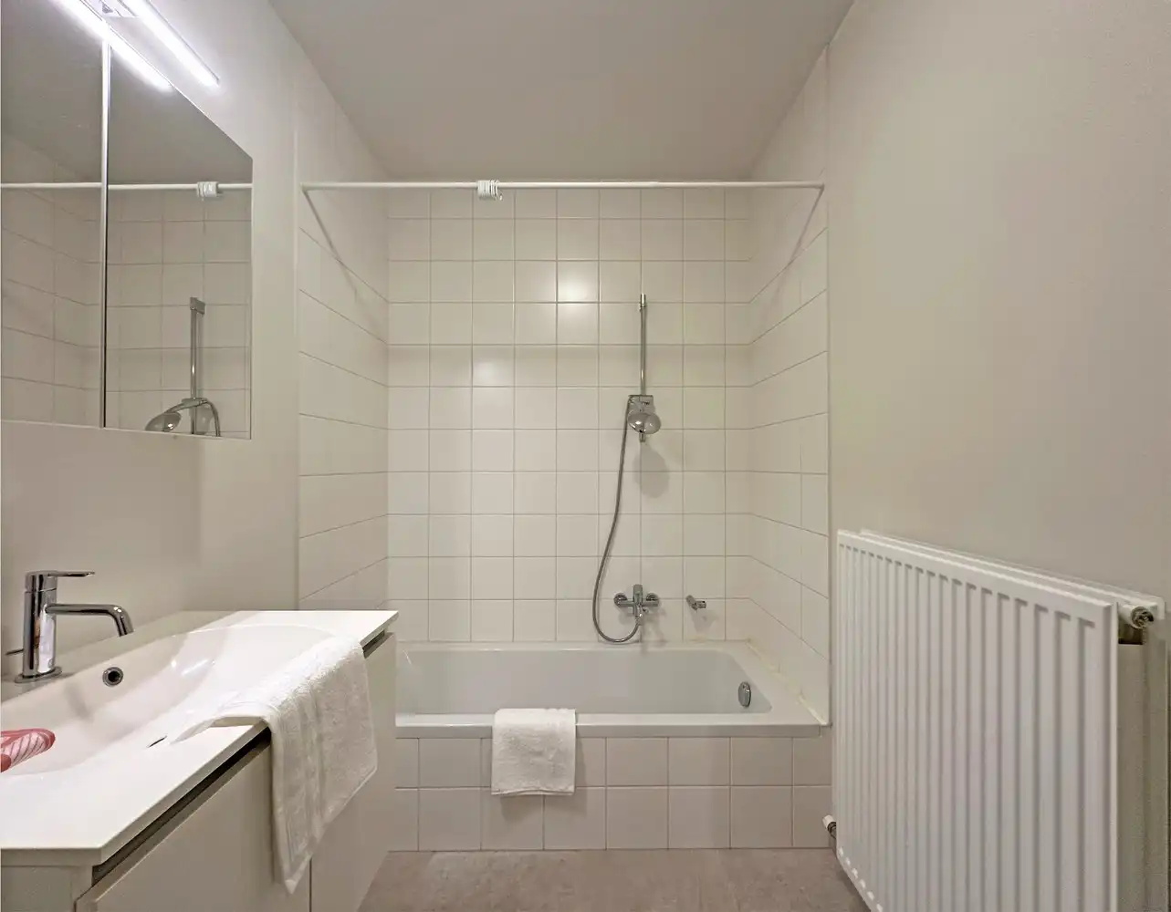 Instapklaar 1-SLPK appartement met een tuin te Deurne op toplocatie! foto 5