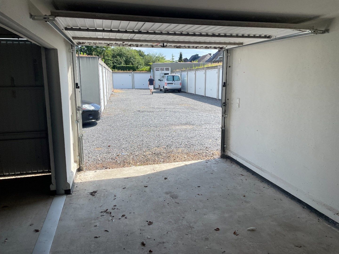 2 Ruime garages te koop nabij het centrum  foto 2