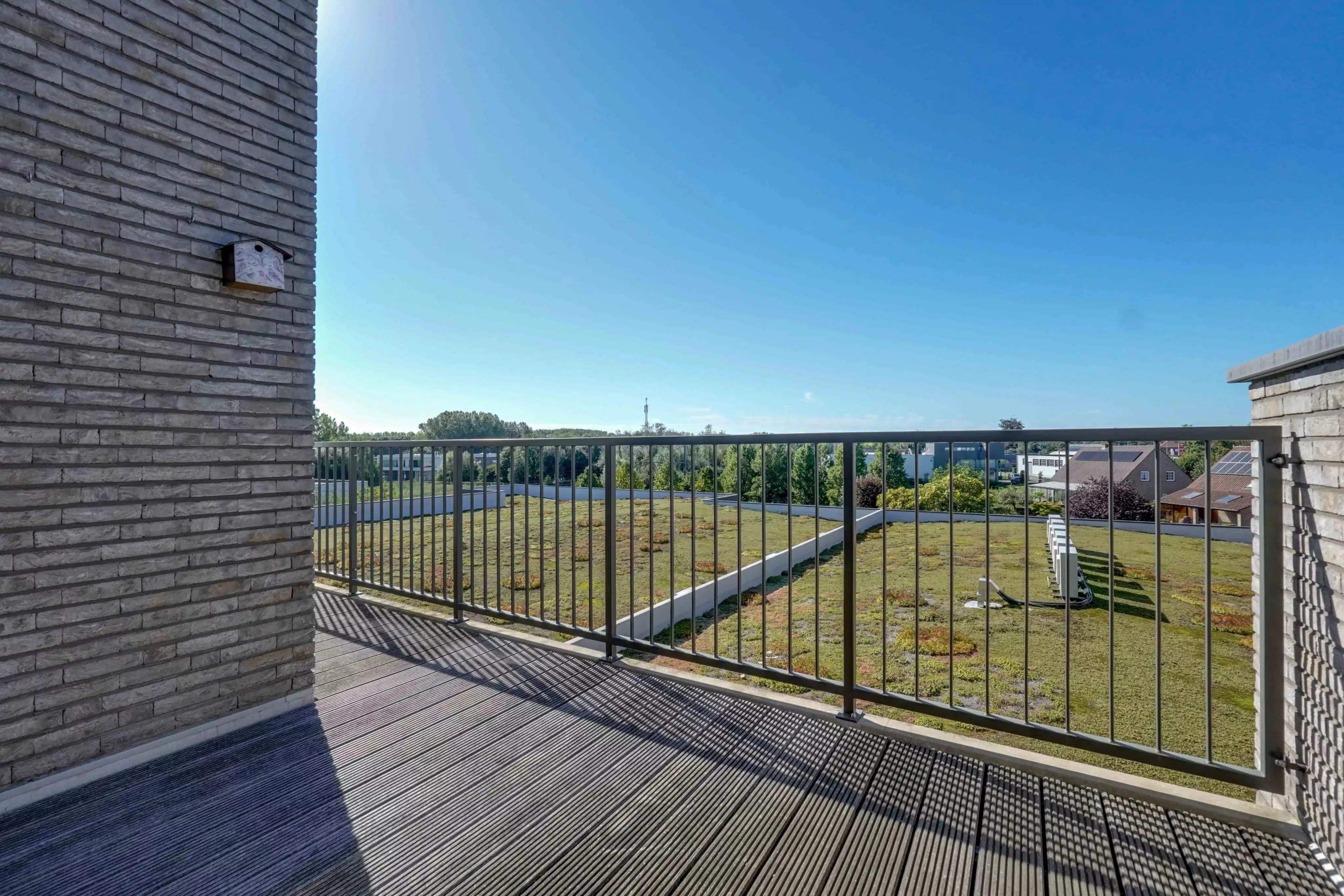 Instapklaar appartement met terras aan centrum Bilzen foto 6