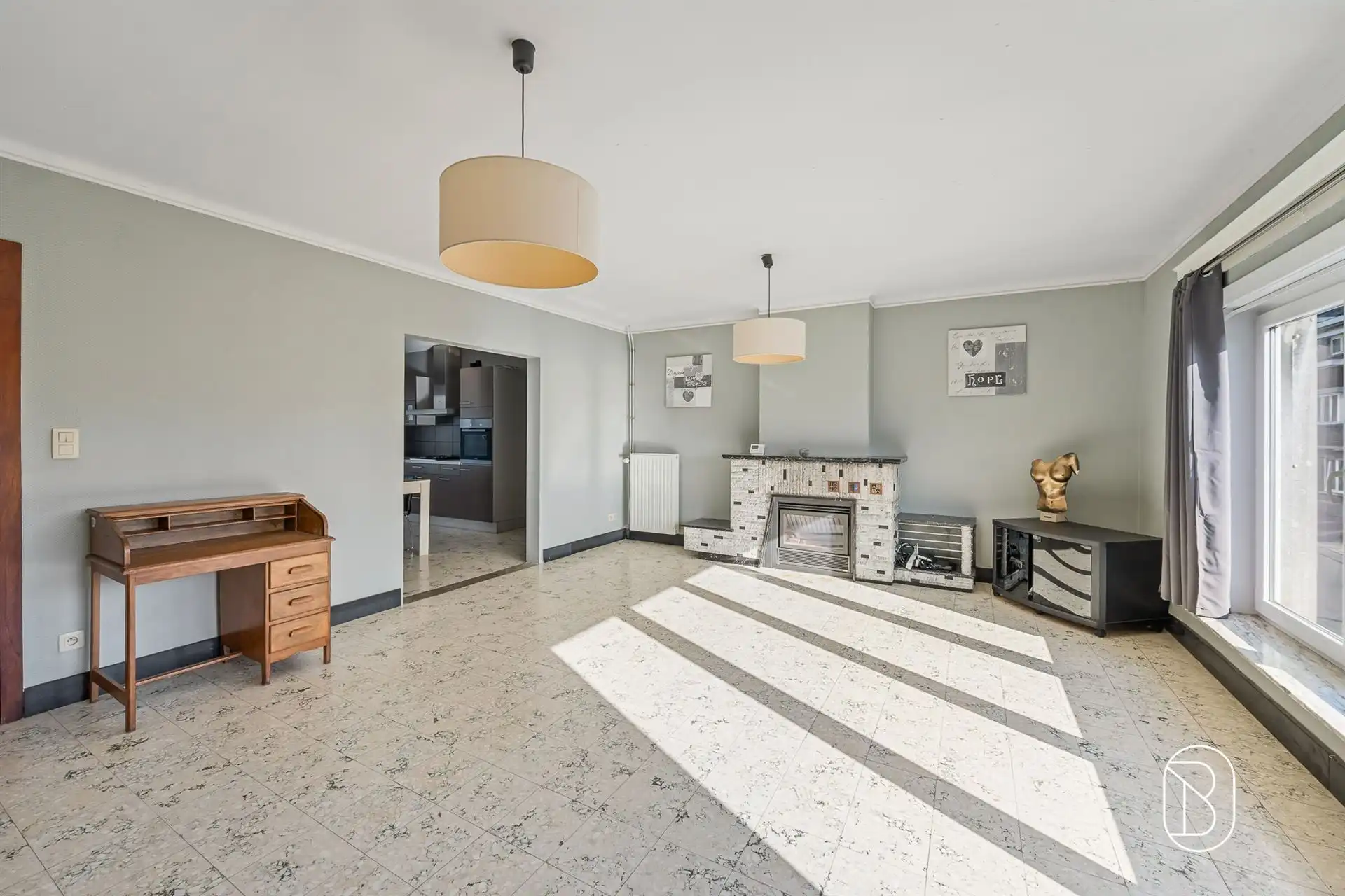 Commercieel gelegen winkel, woonst, magazijn en bouwgrond foto 12