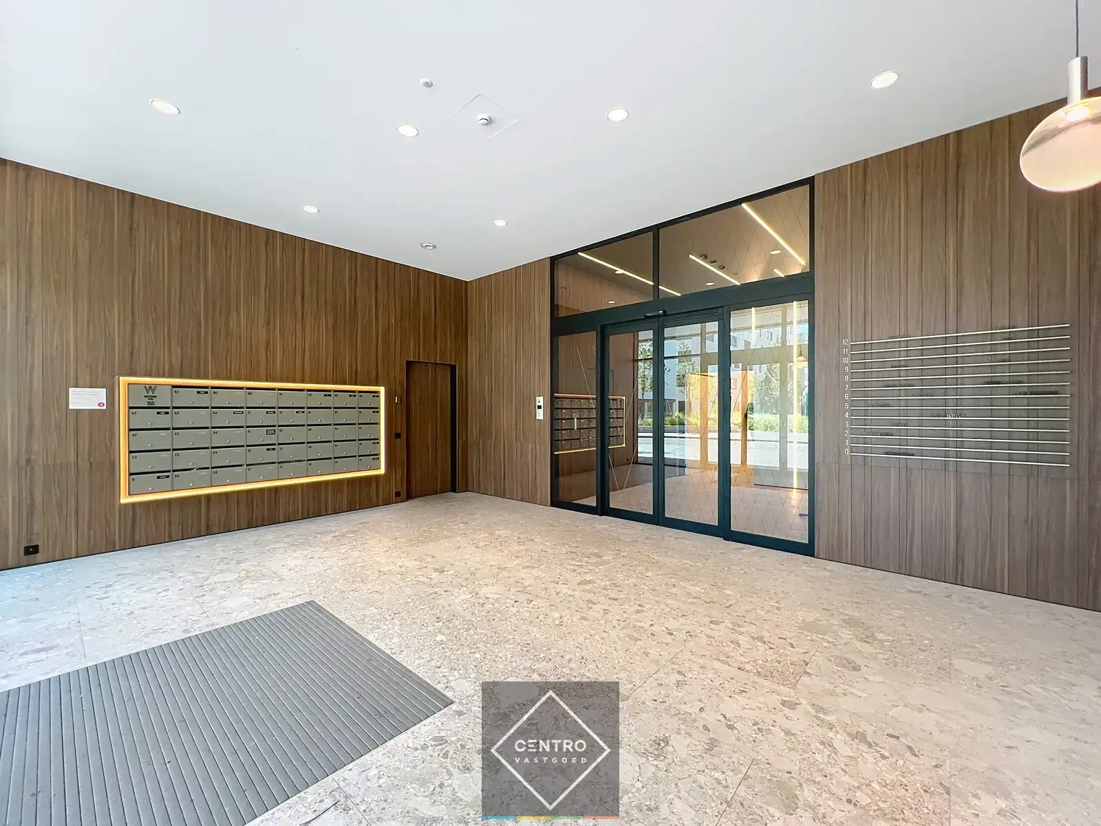SCHERP GEPRIJSDE kantoorruimte (±240m²) met prachtige zichten in de Westwing Tower op de derde verdieping ! foto 6