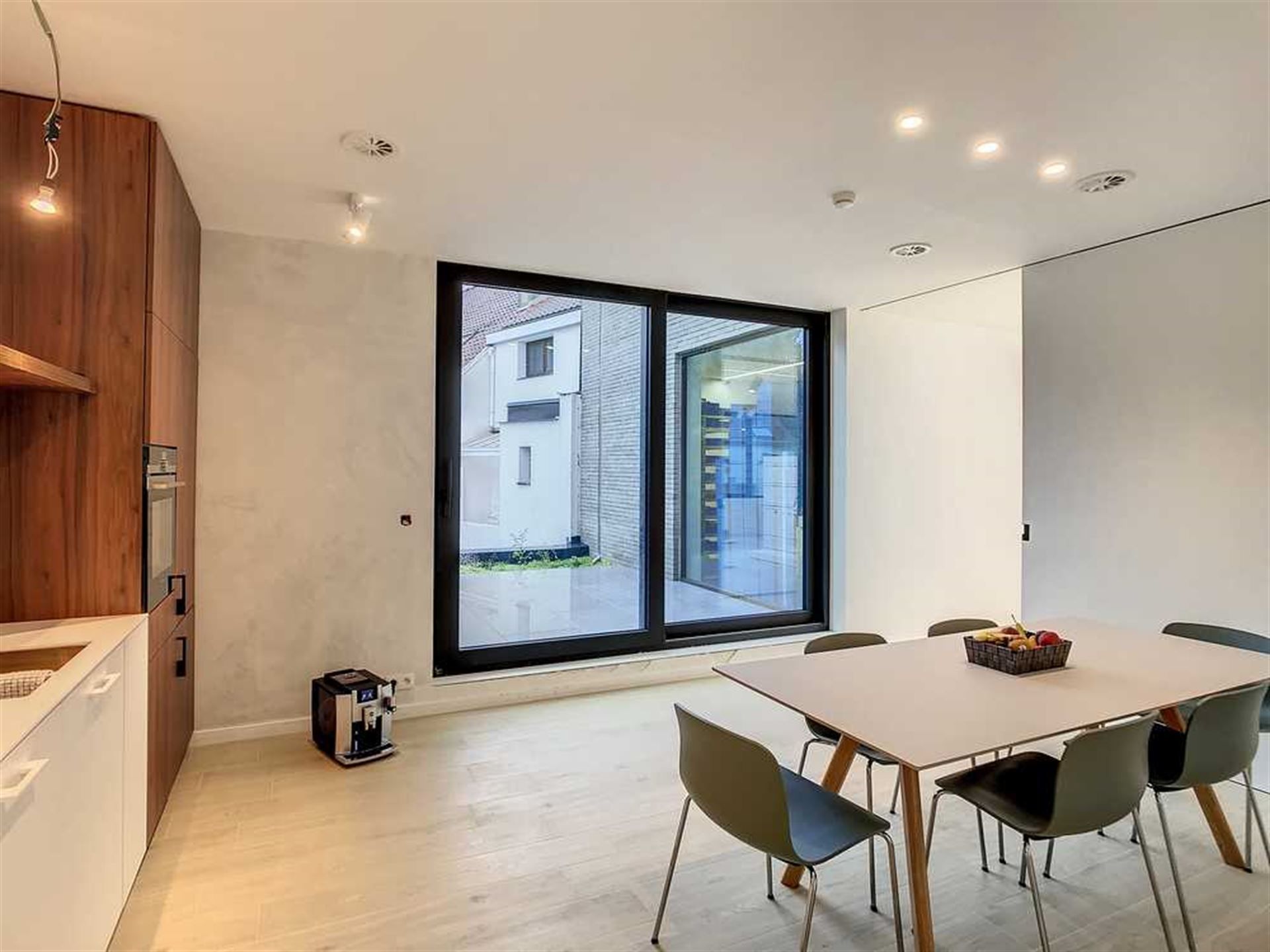 Moderne en lichtrijke praktijkruimte in nieuw gebouw foto 11