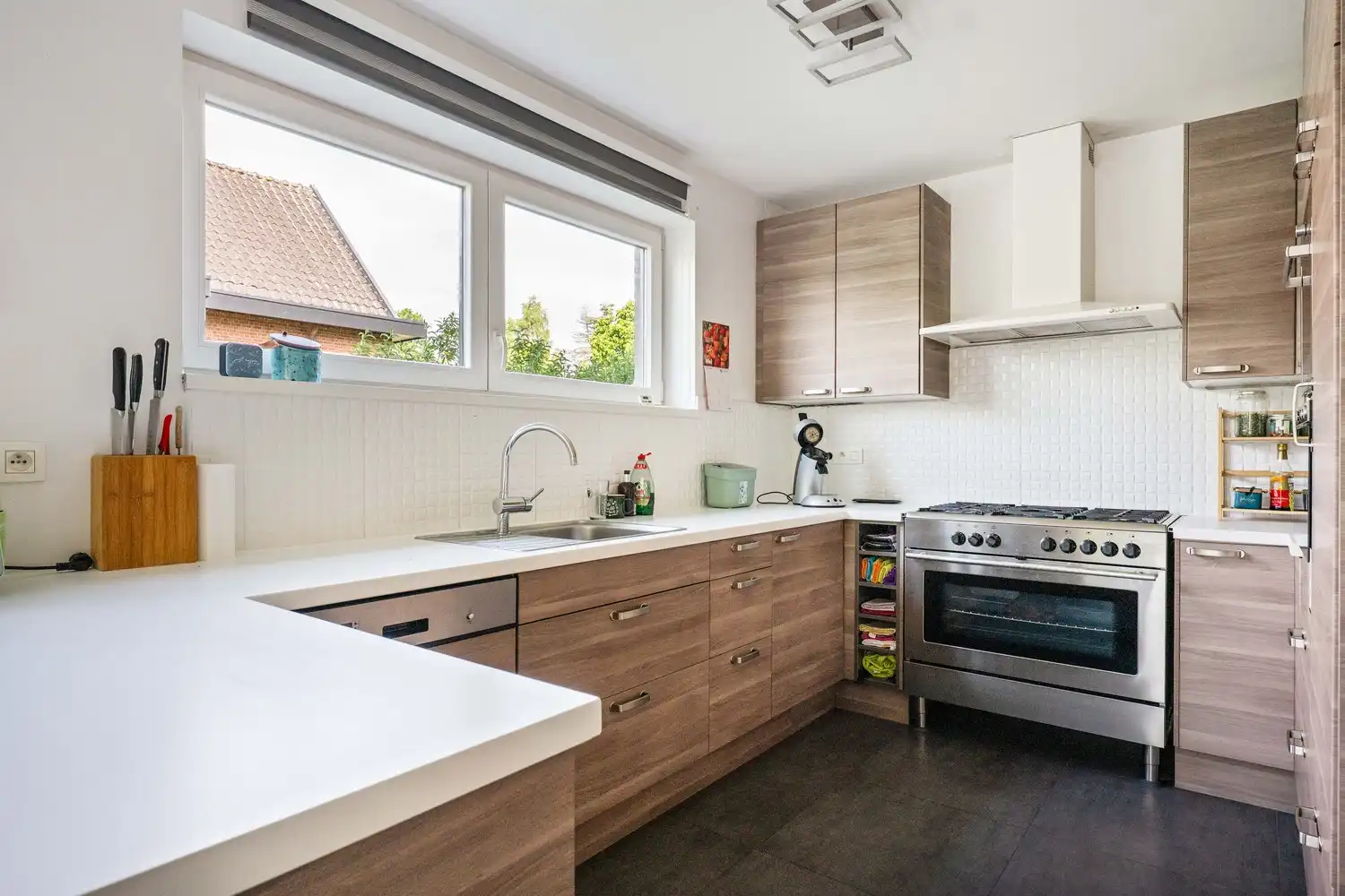 Ruim, energiezuinig appartement met souterrain, 4 slaapkamers, tuin en aanhorende grond in Wijnegem! foto 5