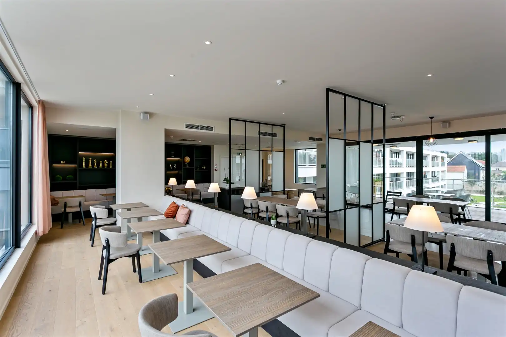 Brasserie in luxe flatcomplex foto 9