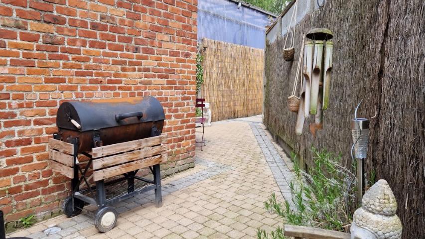 Ruime EENGEZINSWONING met grote leefruimten, 2 slaapkamers en mooi terras, woning met mogelijkheden, op 1 are 33 ca. foto 39