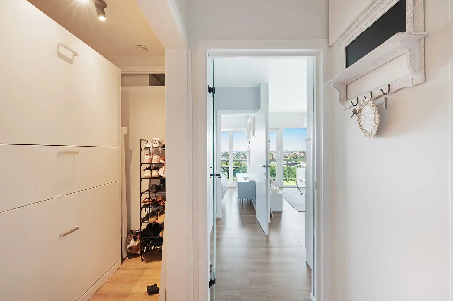 Prachtig gemeubelde vernieuwde studio/appartement met zonnig terras en open zichten foto 4