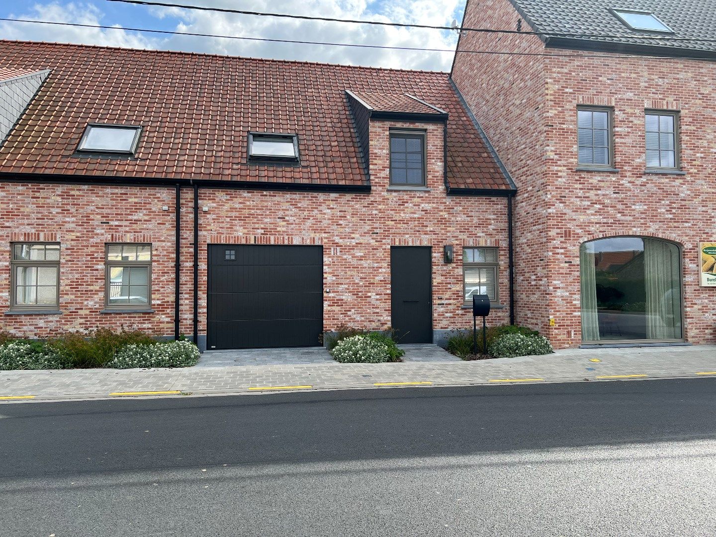 Gezellige nieuwbouwwoning met zonnige tuin en garage foto {{pictureIndex}}