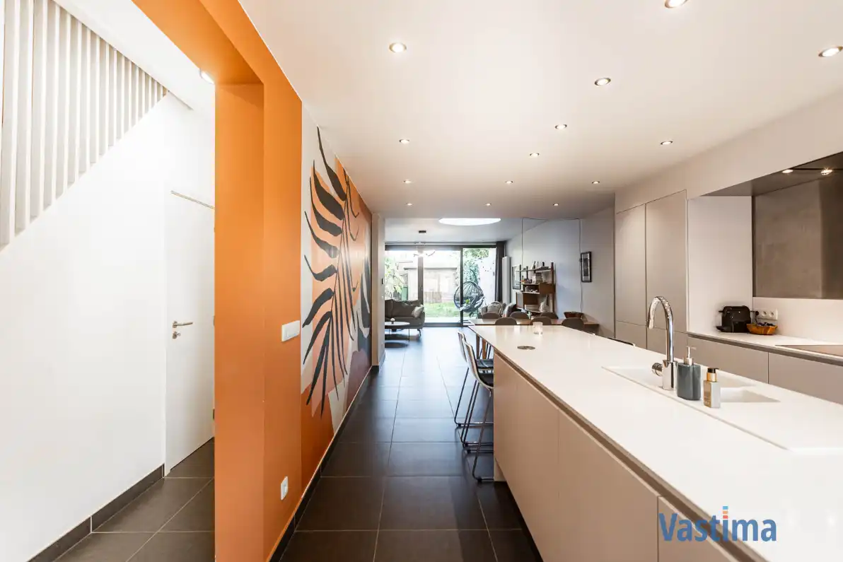 Instapklare, lichtrijke én gerenoveerde gezinswoning foto 2