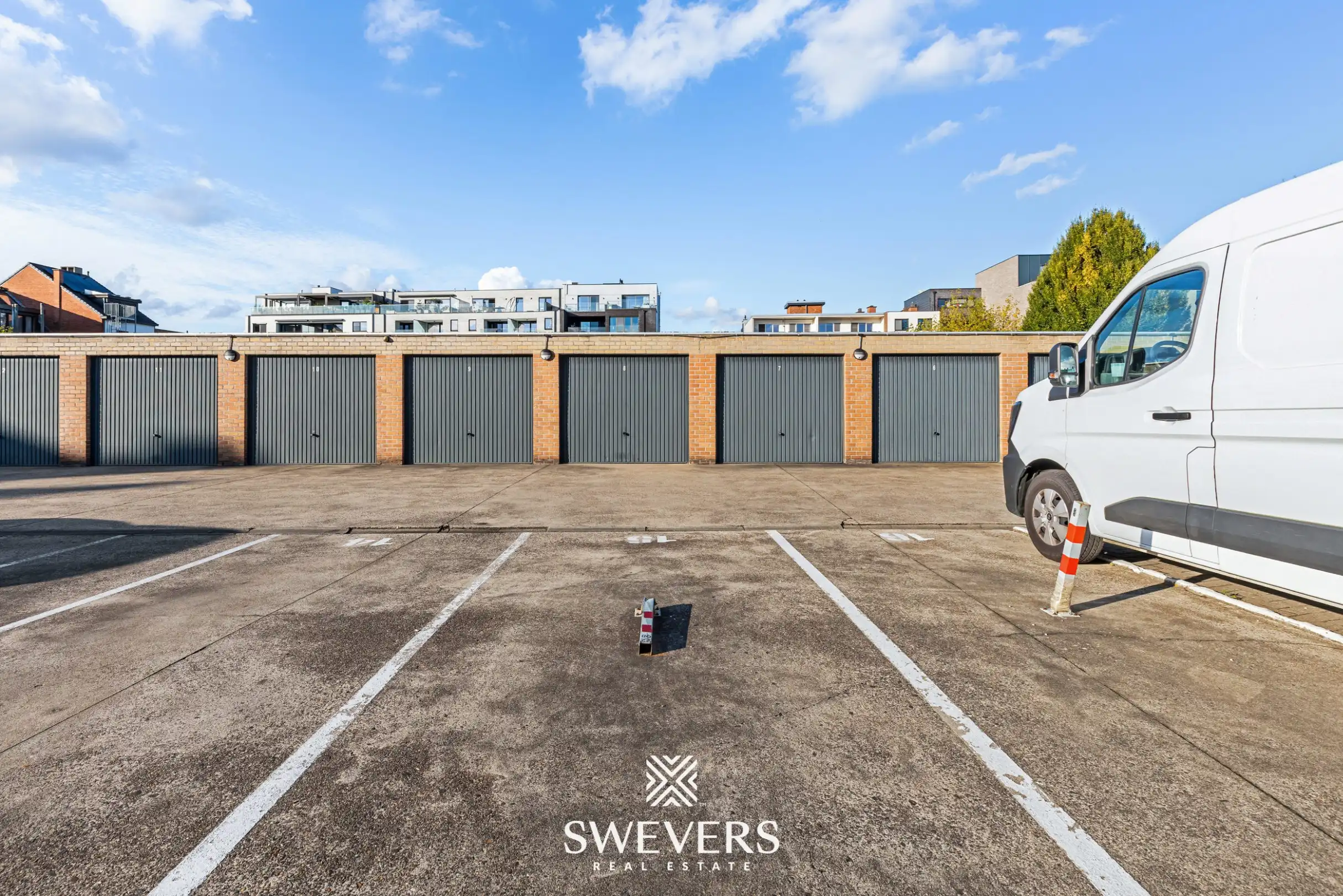 Uitstekend gelegen en volledig gerenoveerd appartement met staanplaats foto 18