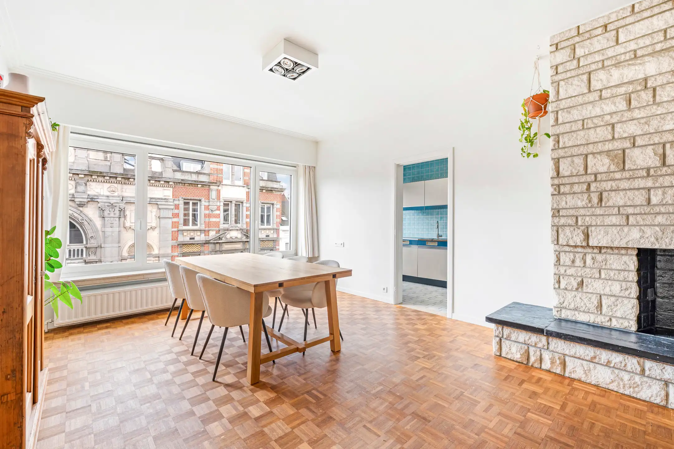 Charmant en lichtrijk appartement met terras in topbuurt foto 4