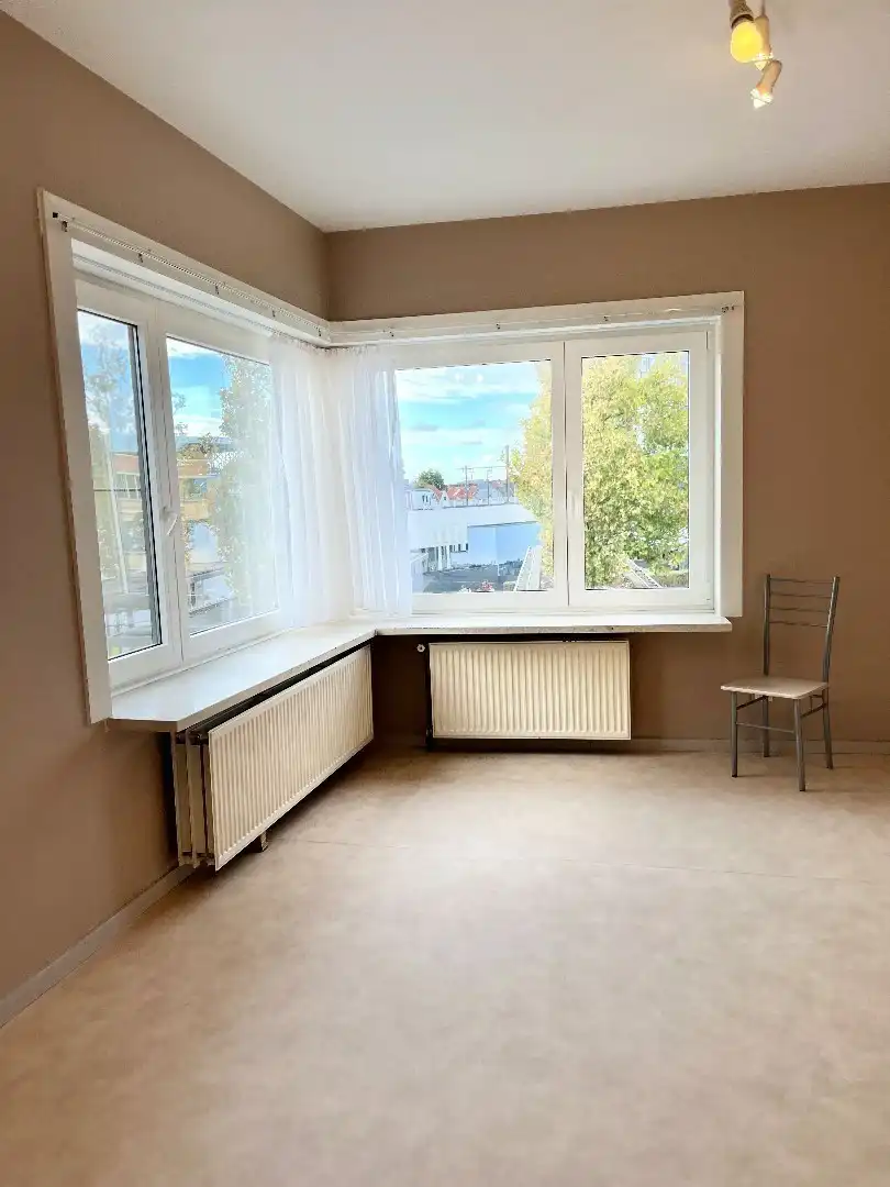 Vrije studio met open zicht op het station foto 6