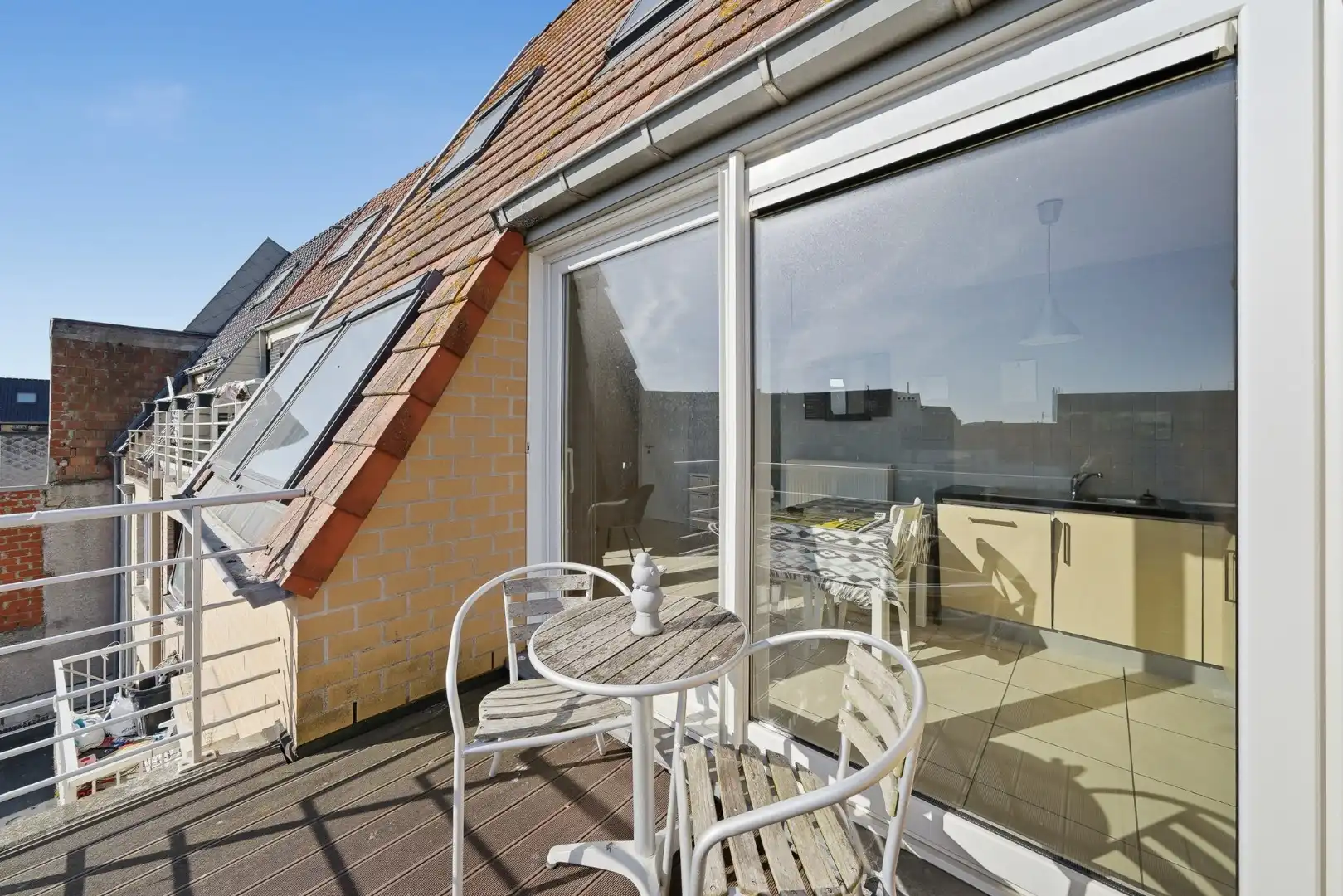 Instapklaar duplexappartement met open zicht en terras in Bredene foto 9