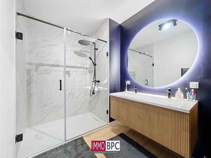 Volledig gereonveerd Appartement met 2 slk. foto 26