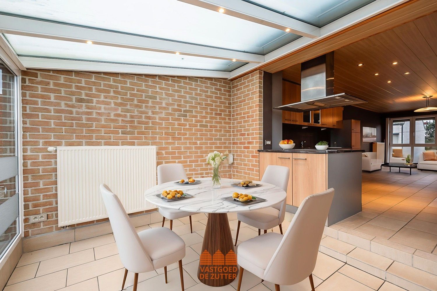 Ruime woning met garage en verhuurde studio foto 7