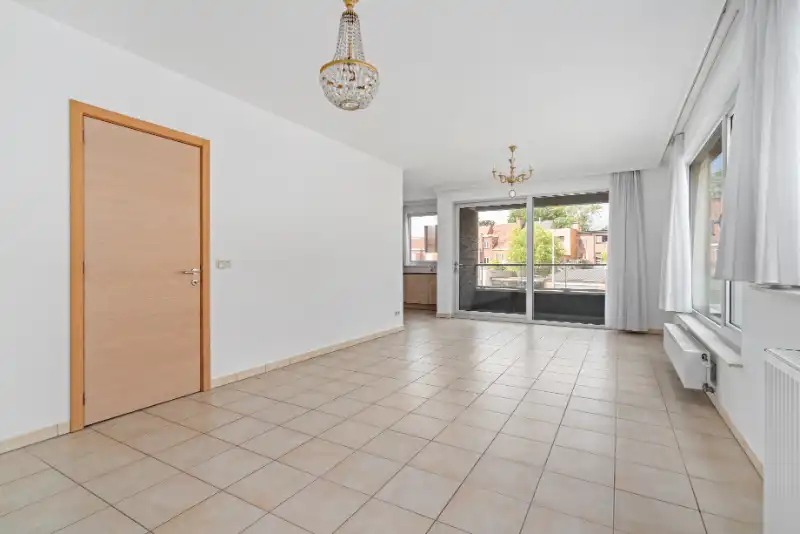 Appartement op 1eV met terras - nabij centrum! foto 4