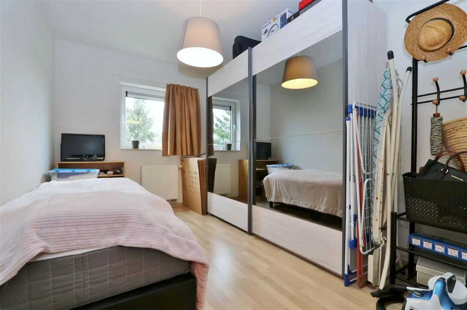 Appartement 3de verdieping met 2 slaapkamers, terras en staanplaats foto 11