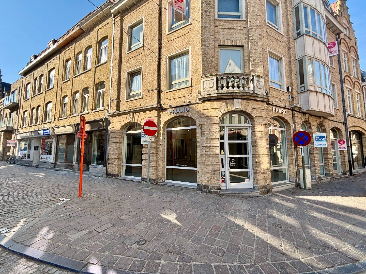 Mooi handelseigendom met woonst te stadskern Ieper. foto 2