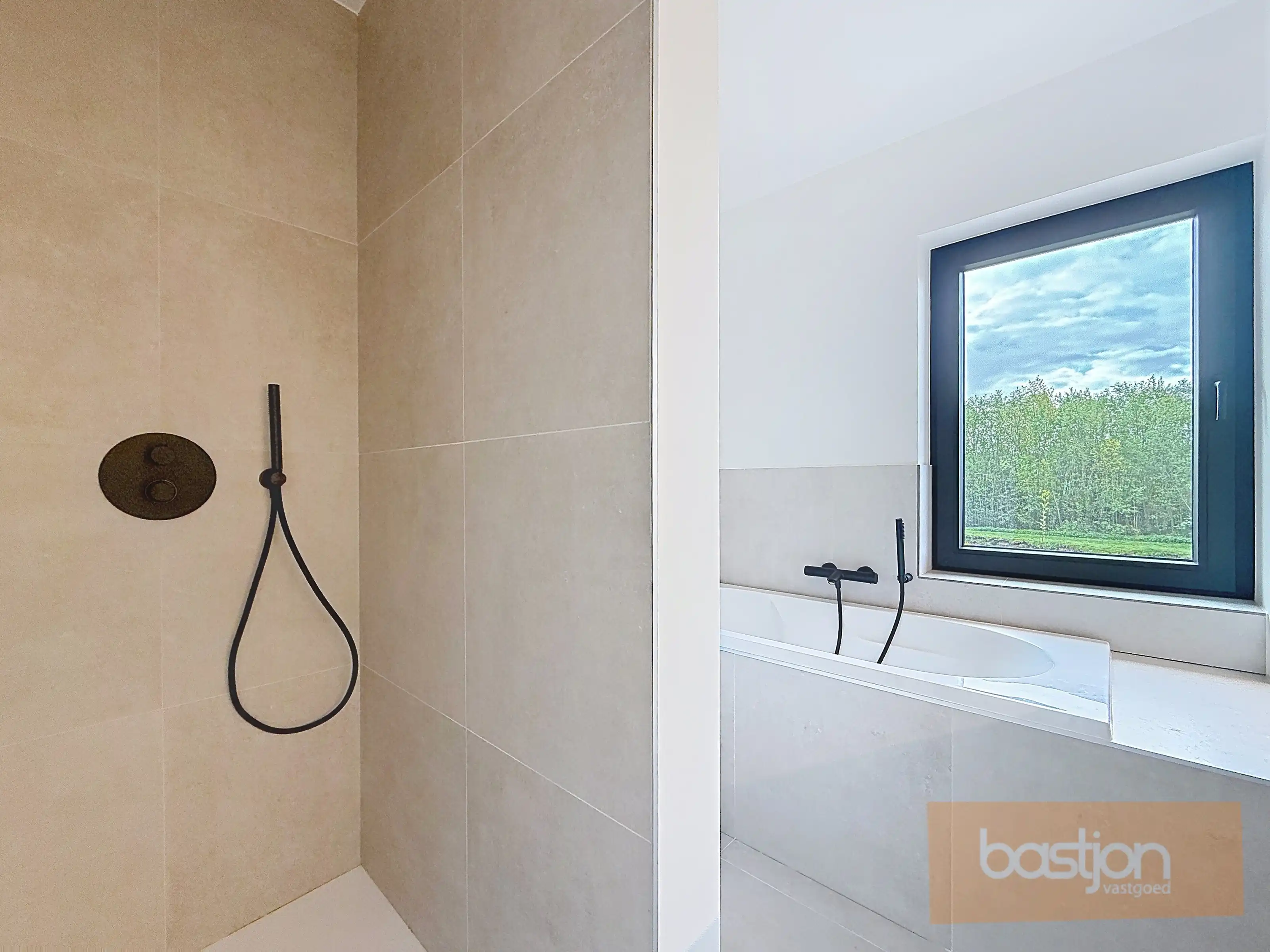 Volledig gerenoveerde, lichtrijke woning met uitzicht op het Preshoekbos foto 18