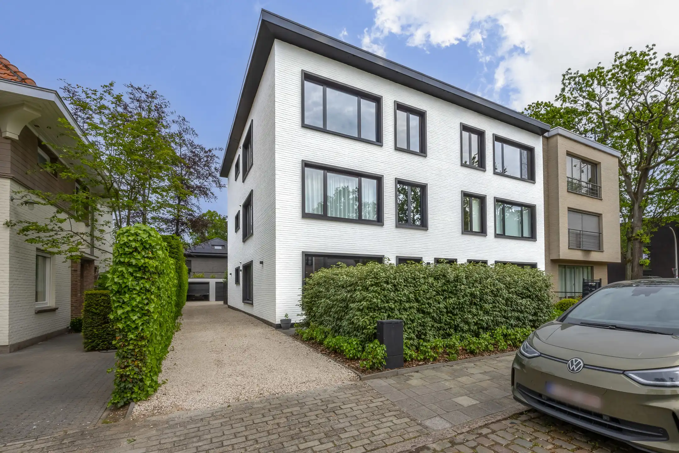Luxueus gerenoveerd appartement in het gegeerde Brasschaat foto {{pictureIndex}}