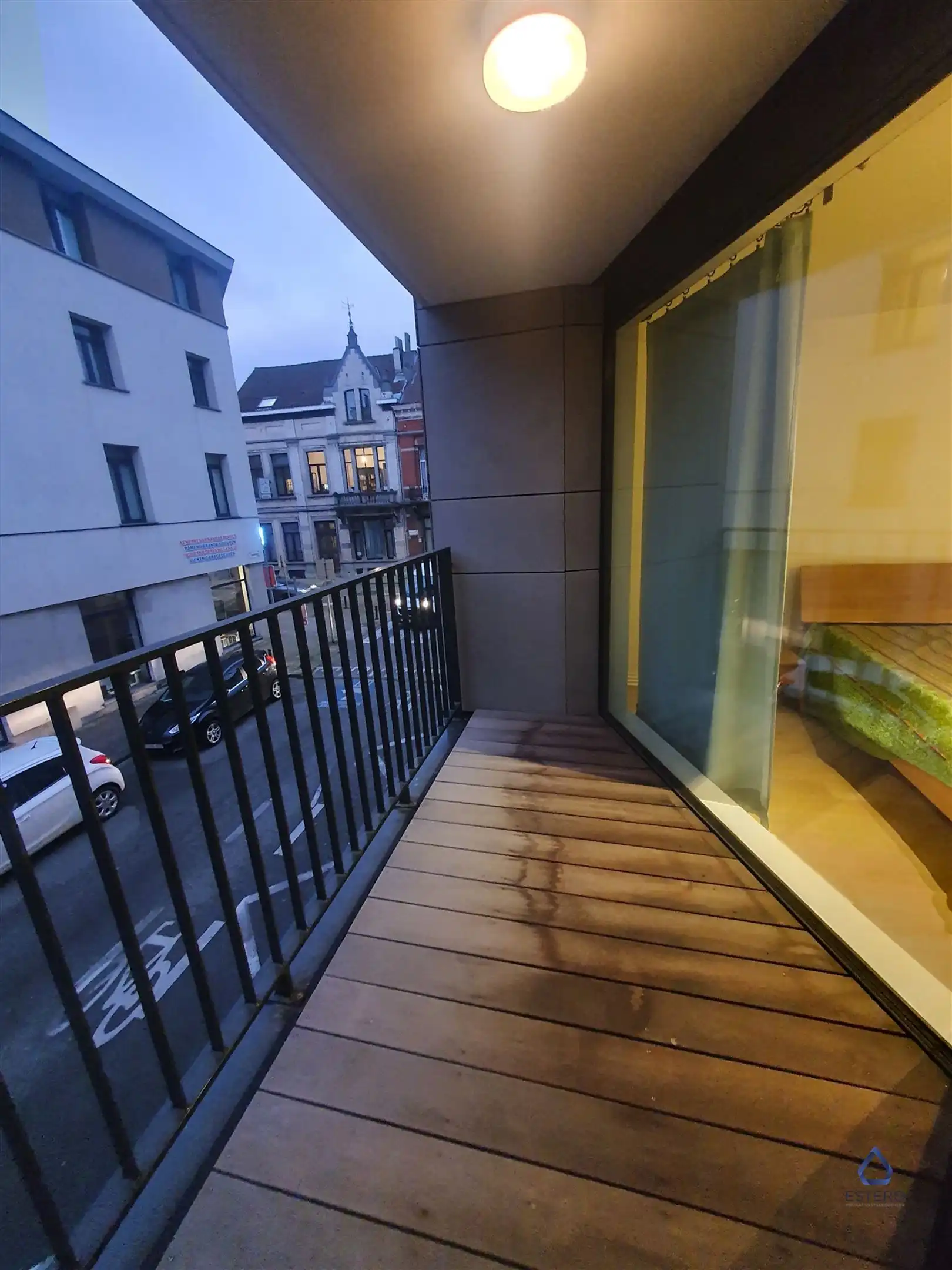 Moderne studio met terras en ondergrondse parking foto 8