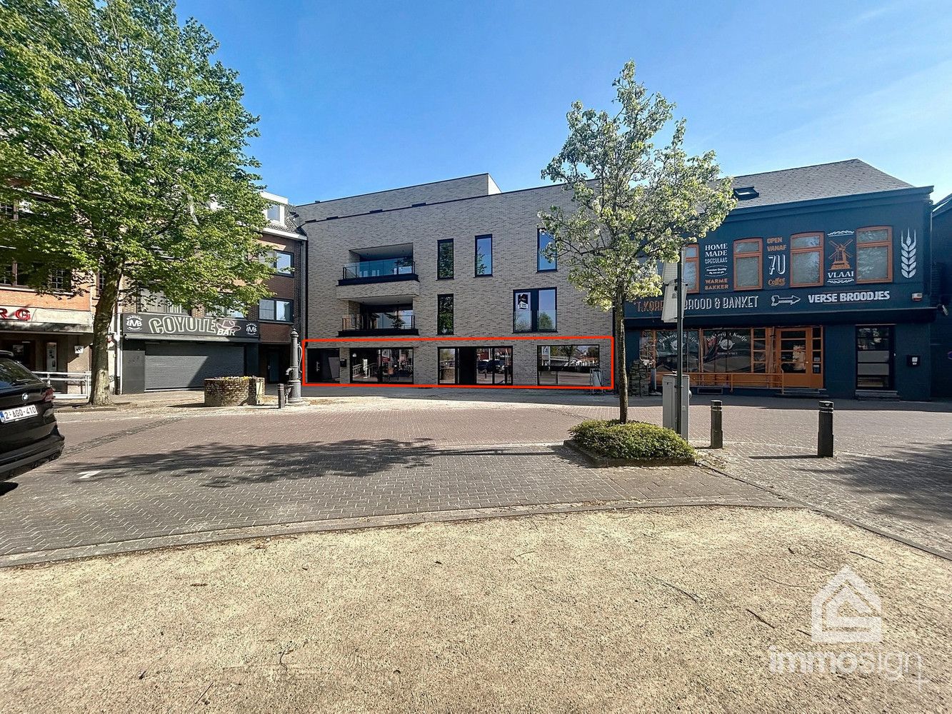 Gelijkvloers, nieuwbouw handelspand in het hartje van Hamont-Achel! foto {{pictureIndex}}