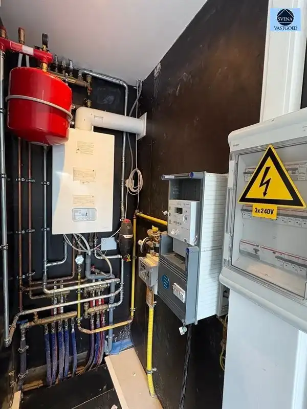 ZEER RUIME WONING MET 4 SLAAPKAMERS EN 2 GARAGES foto 24