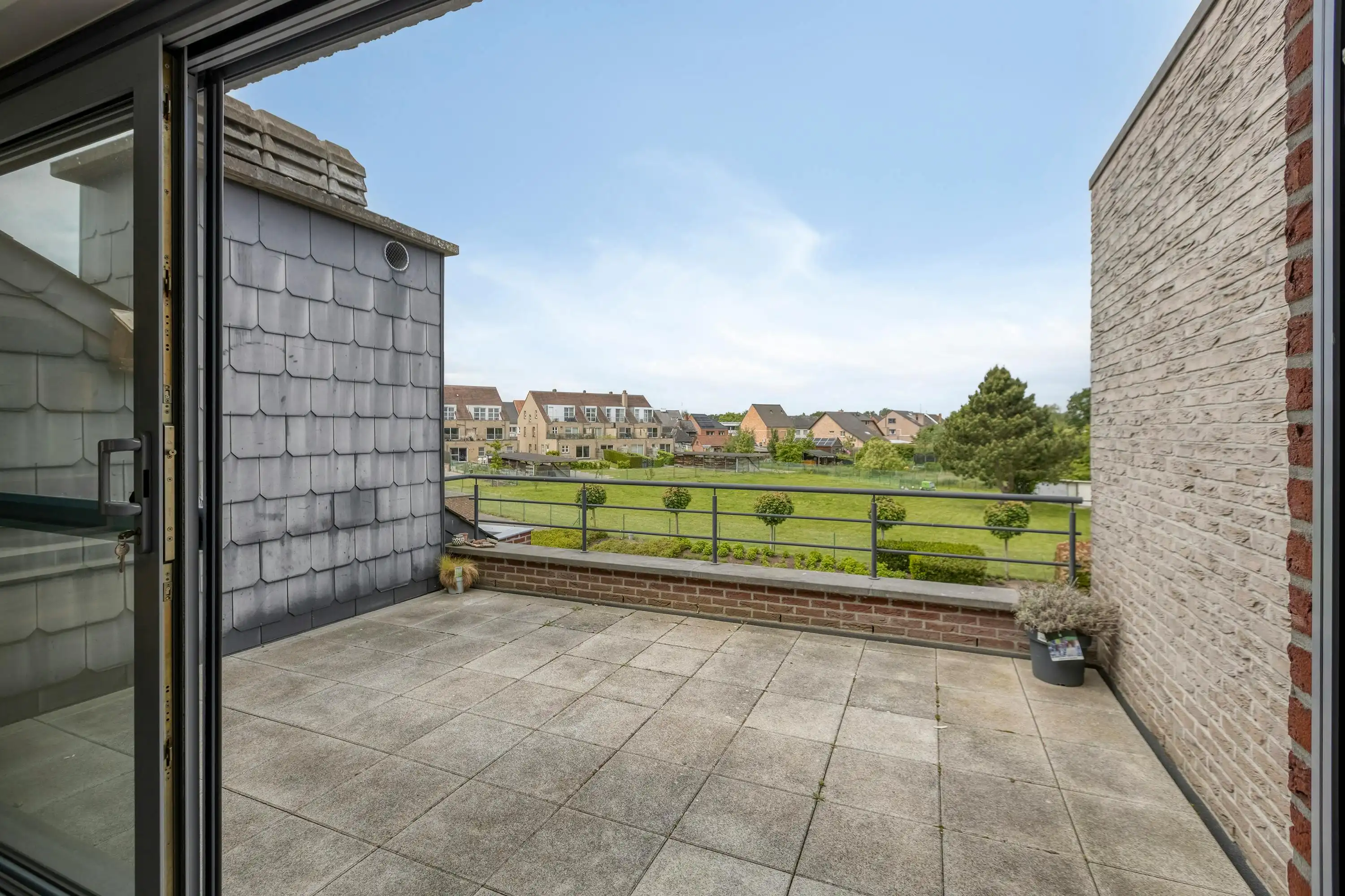 Centraal gelegen appartement met ruim terras en garagebox te Kuringen foto 19