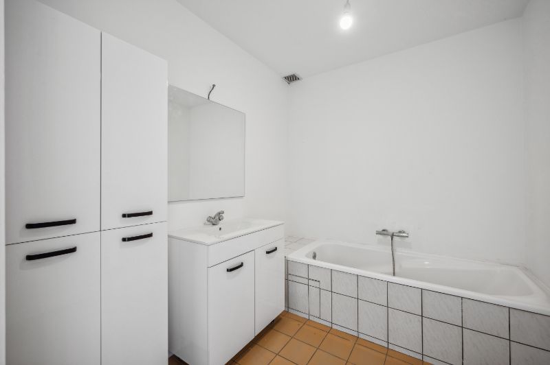 Ruim appartement op de 1 ste verdieping foto 9