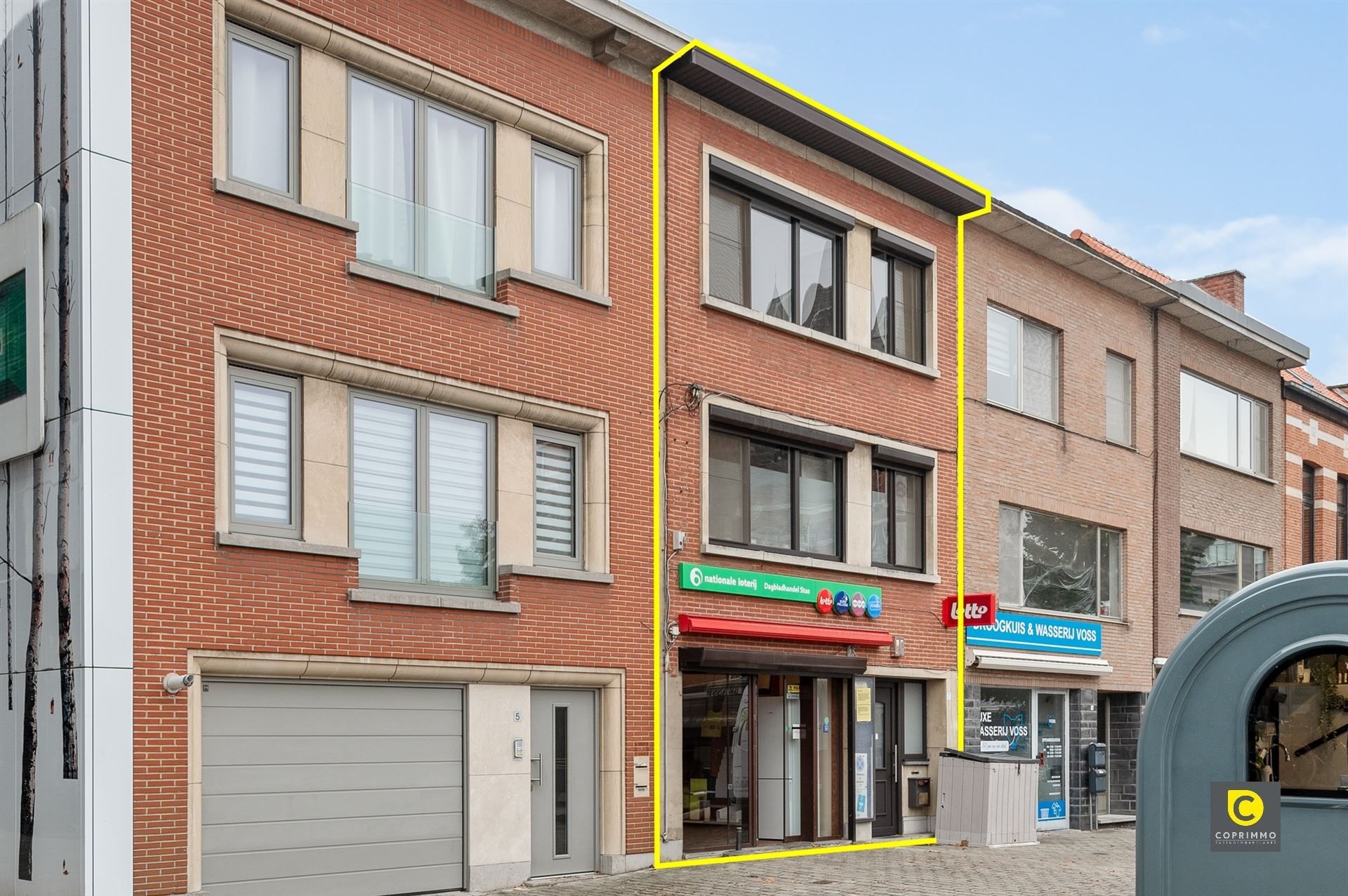 Handelsgelijksvloers met duplex appartement foto {{pictureIndex}}