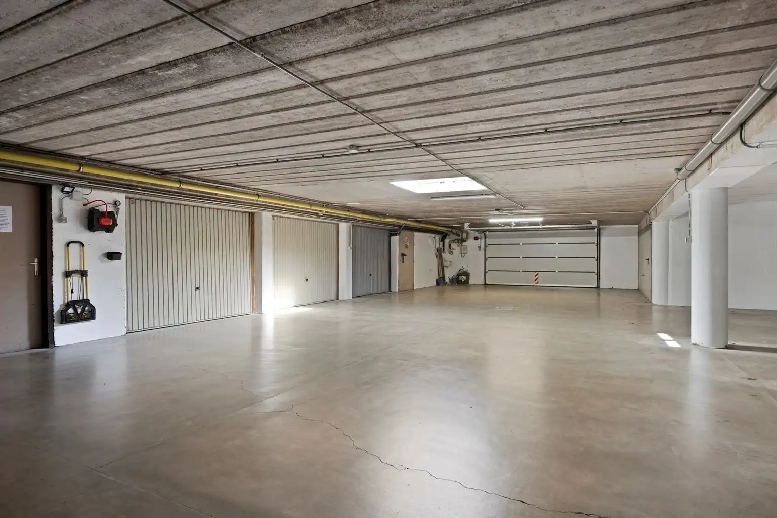 Zeer ruim 2 (+1)-slaapkamer appartement met overdekt terras, ondergrondse garagebox en aparte berging gelegen op wandelafstand van het centrum van Maaseik.  foto 22