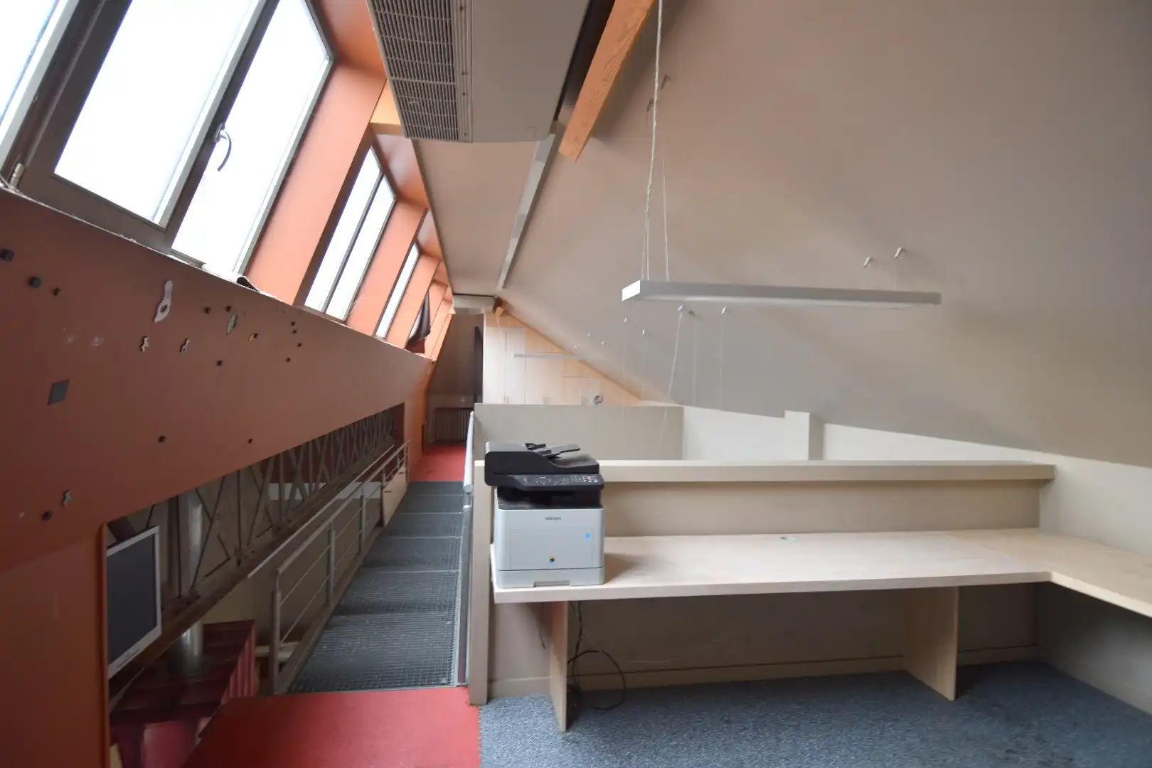 Te renoveren loods met burelen en toonzaal te Marke foto 9