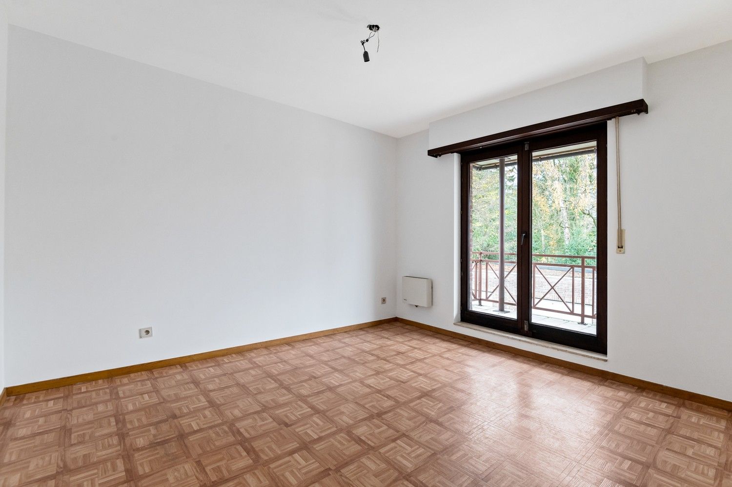 Te renoveren appartement met 3 slaapkamers en groot terras! foto 7