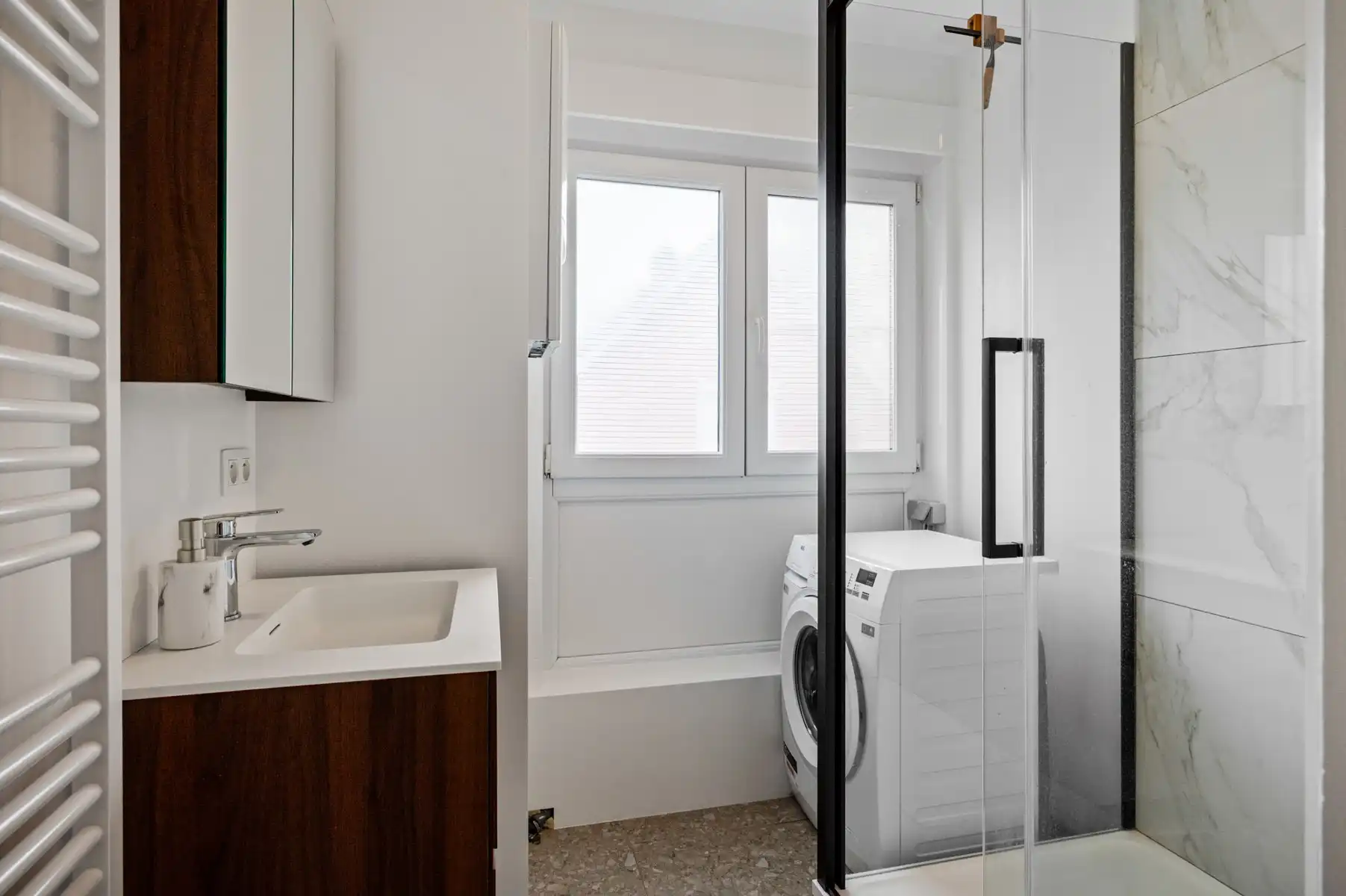 Uitstekend gelegen en instapklaar gerenoveerd appartement foto 8