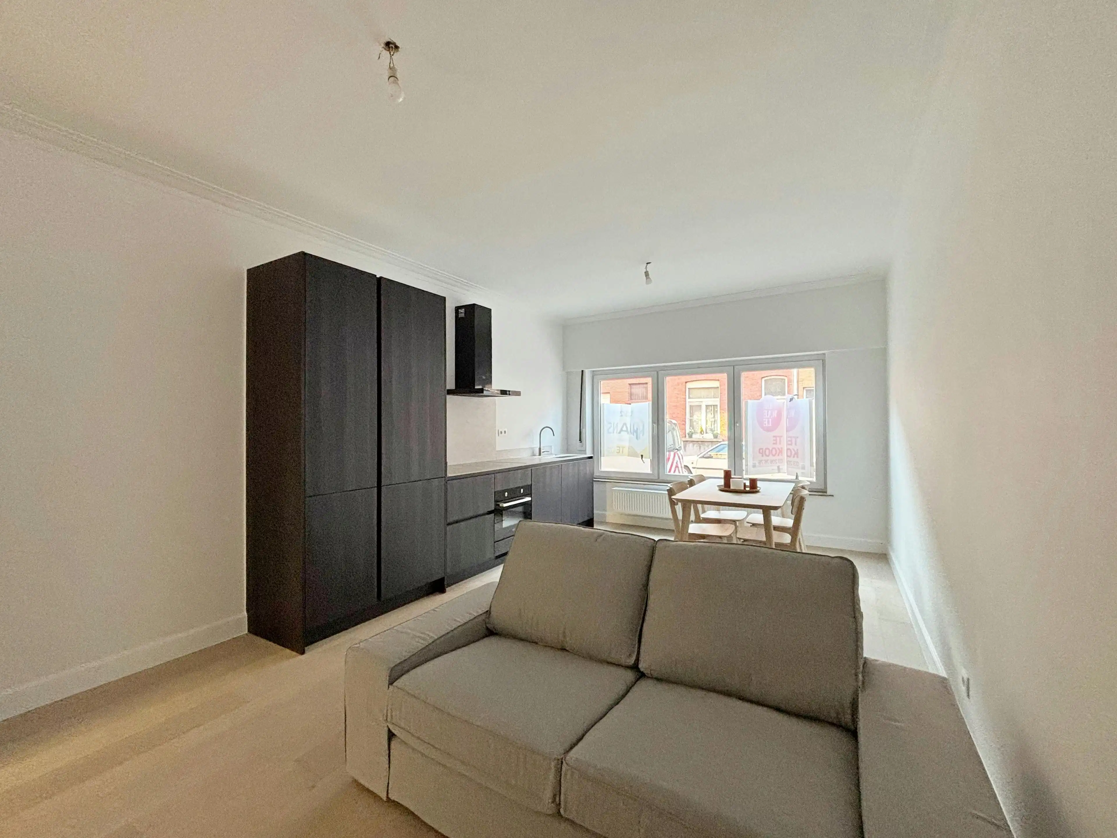 Gerenoveerd gelijkvloers appartement met twee slaapkamers foto 4