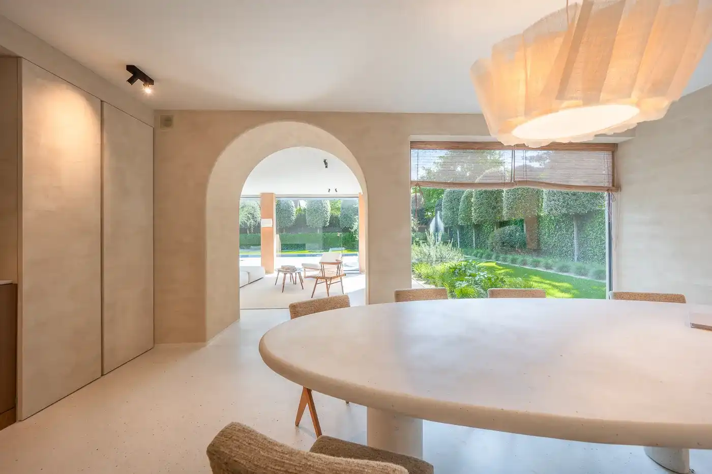 Luxueus gerenoveerde villa met zwembad op een toplocatie in een rustige residentiële wijk van het Zoute. foto 23