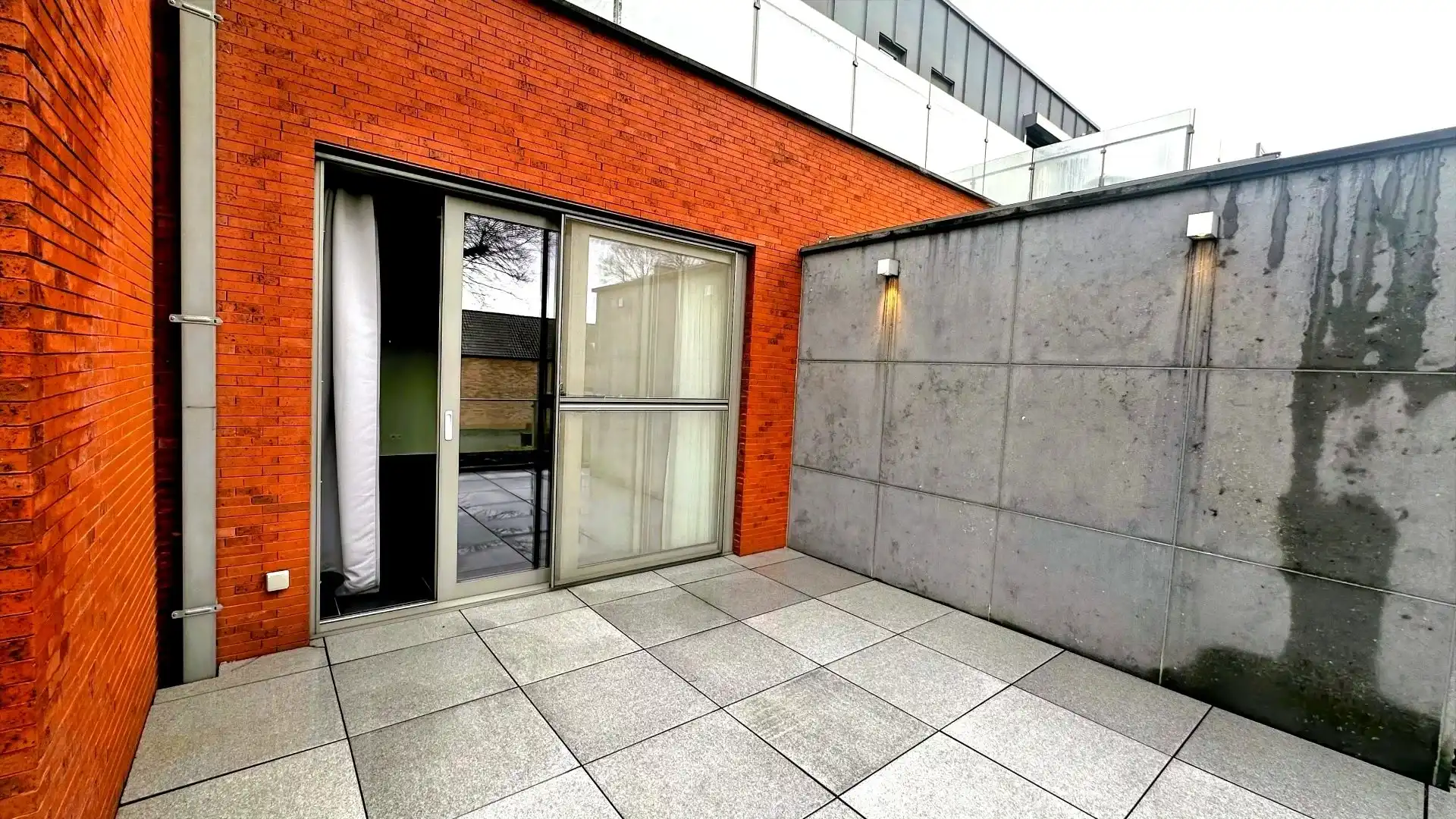 Zeer ruim instapklaar appartement met open uitzicht – 2 slpk – groot terras – garagebox + berging foto 20