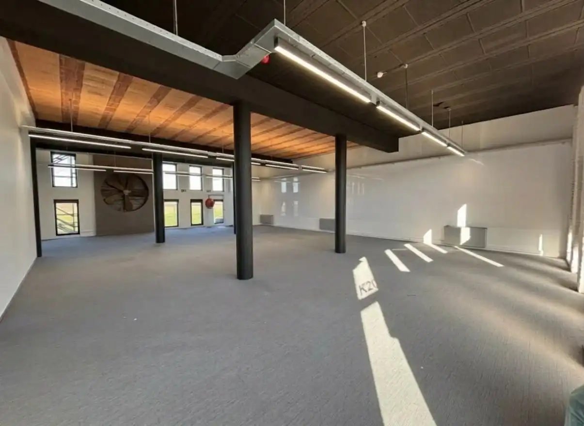 Gelijkvloers loftkantoor van 450m² met parking foto 3