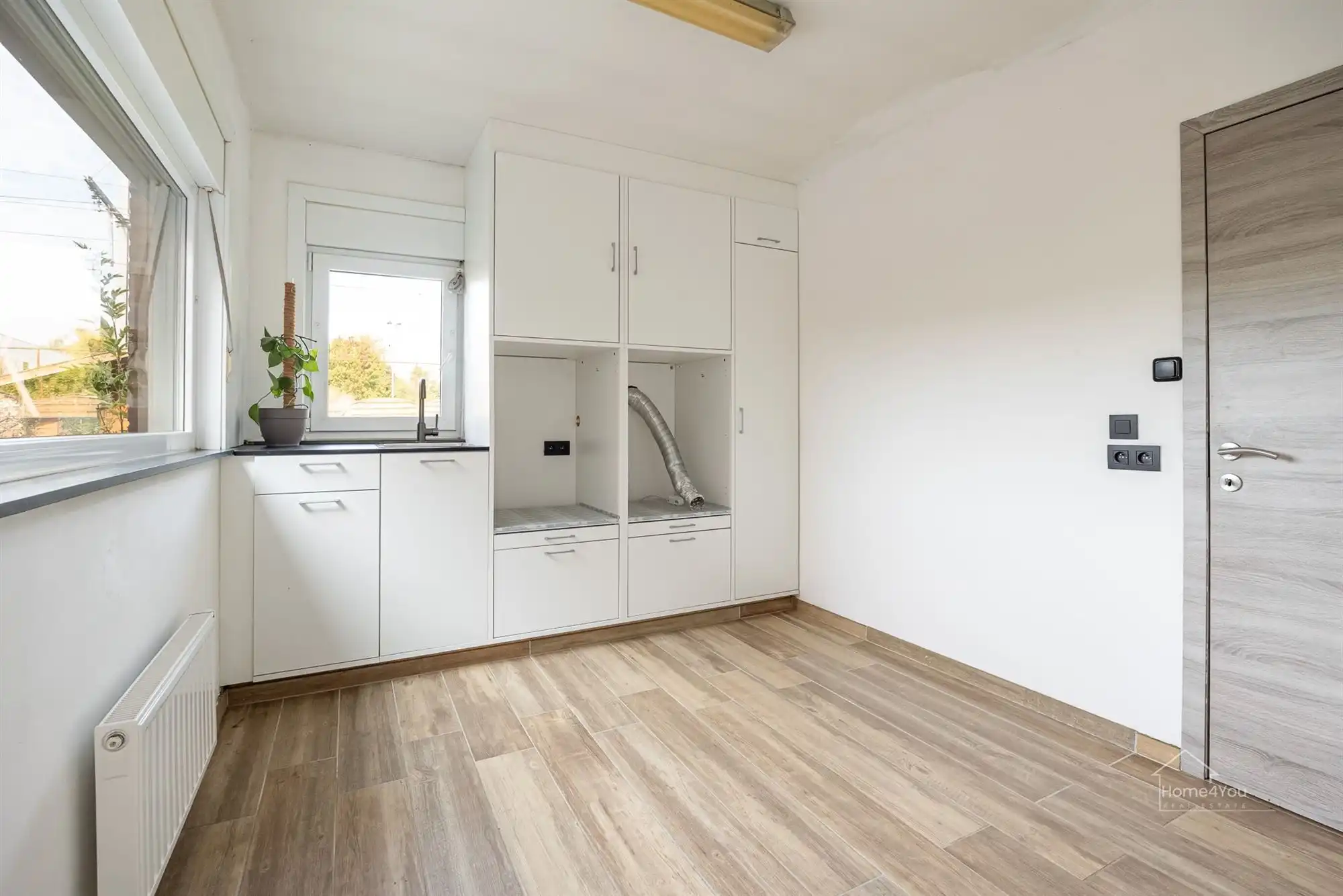 HOB met 4 slaapkamers en 2 badkamers foto 8