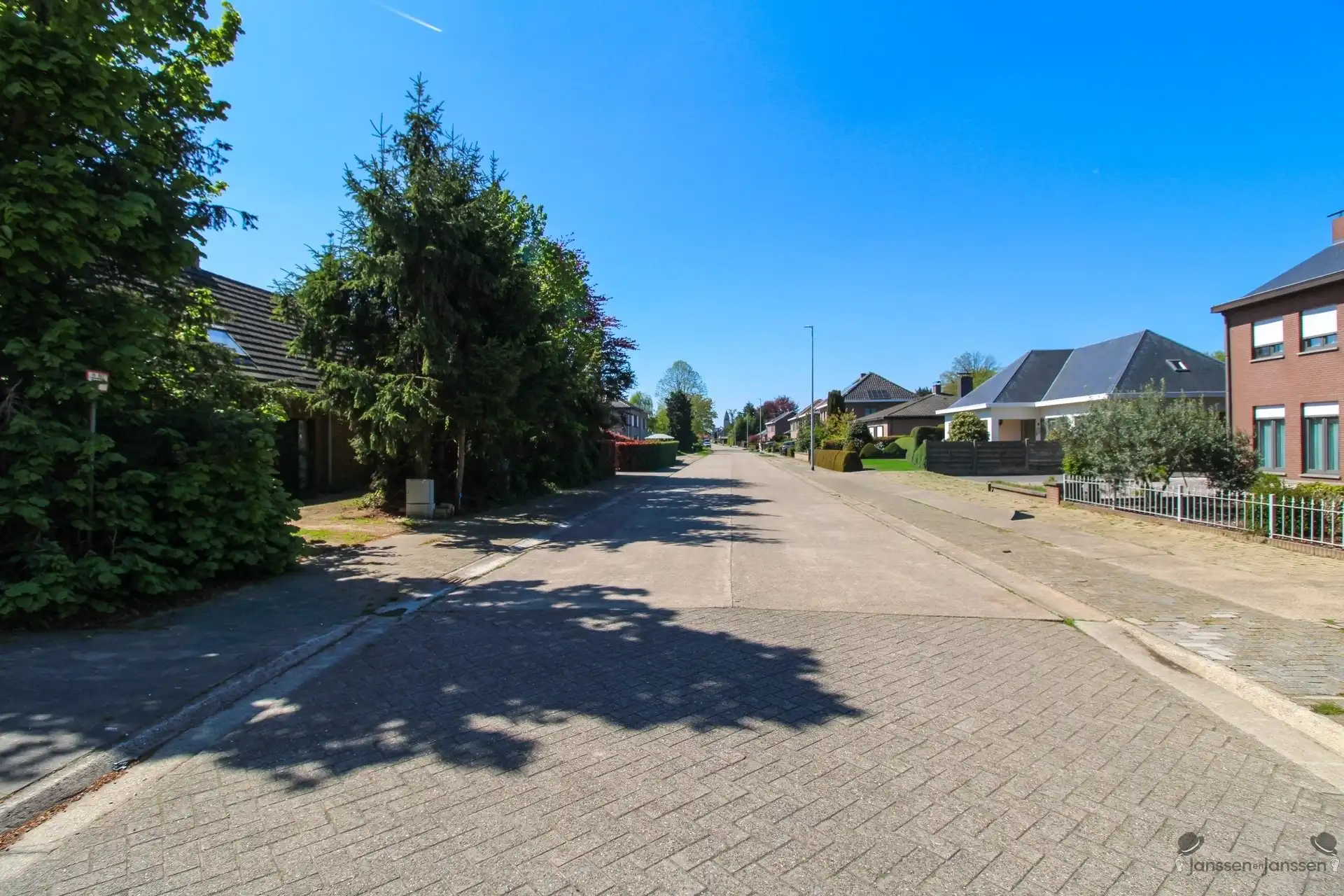 Ruime woning met 3 slpks, tuin en tuinberging foto 3