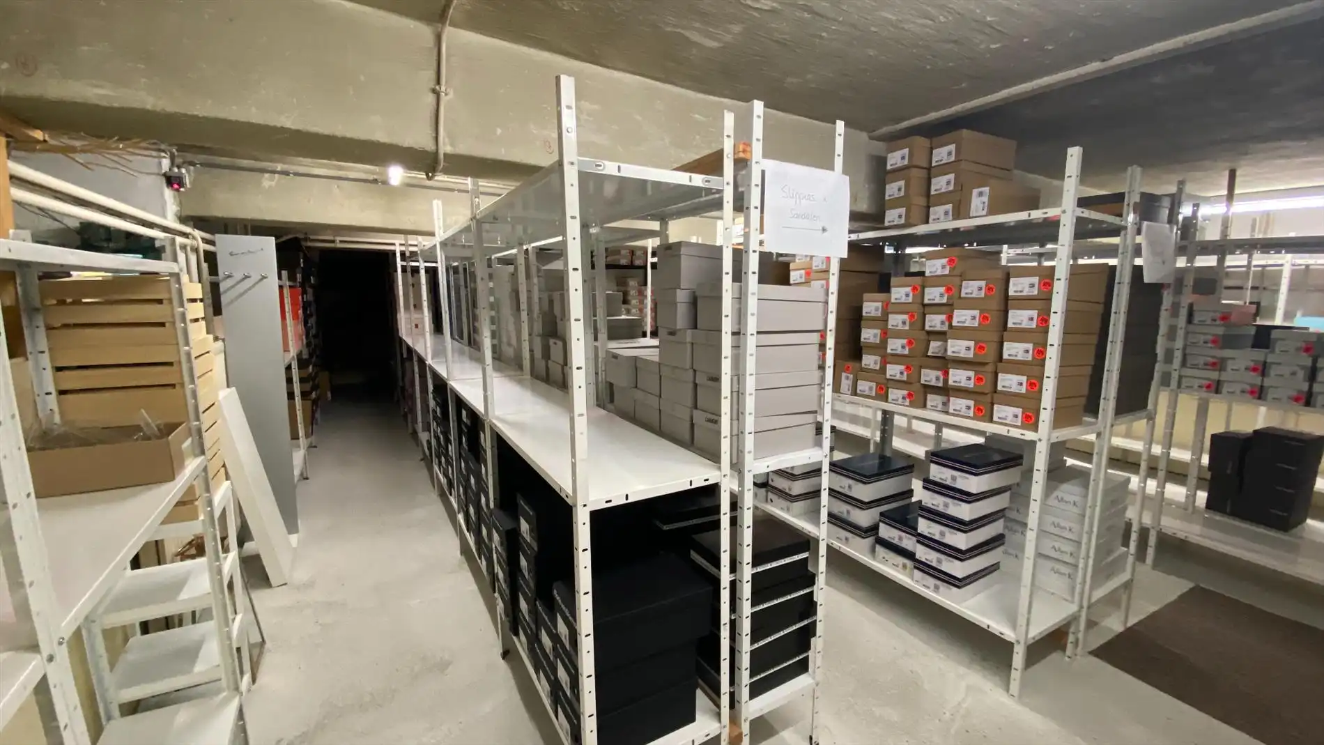 Top gelegen instapklaar handelspand te Lokeren - Kerkstraat foto 9