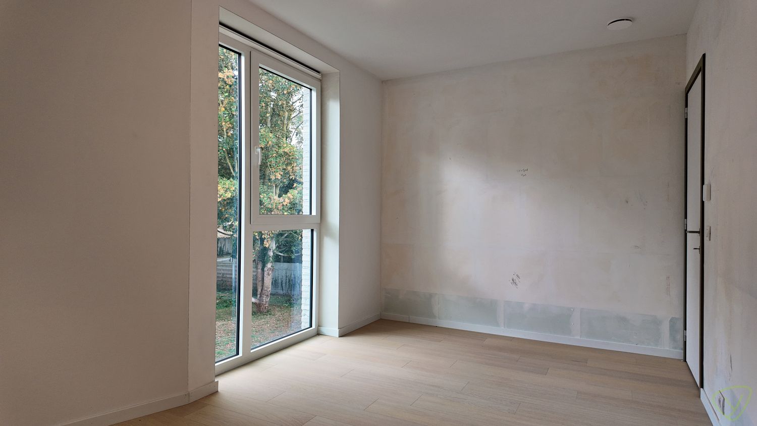 Energiezuinig 2-slaapkamerappartement met terras en parking! foto 13