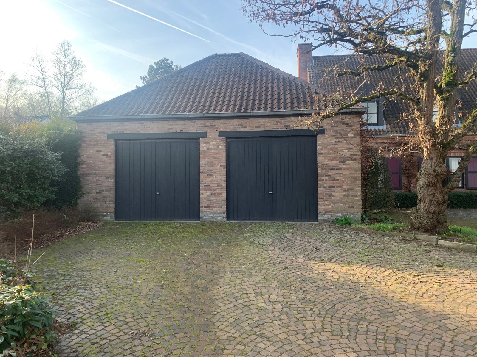 VILLA op 32,91are  met6 slks- kantoren- garages en tuin foto 4