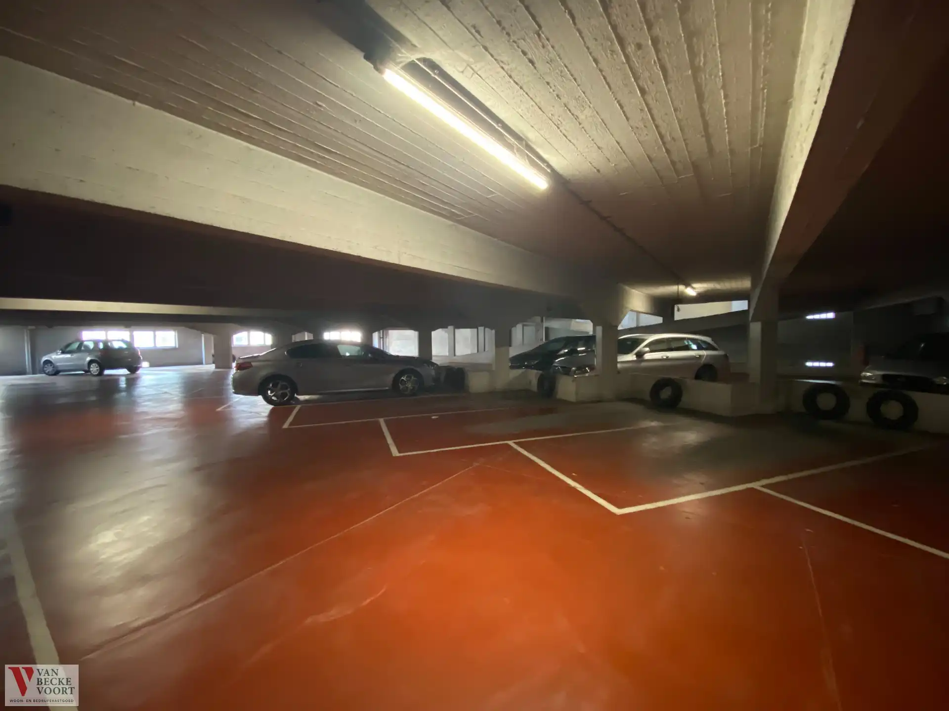 Centraal gelegen autostaanplaats foto 4