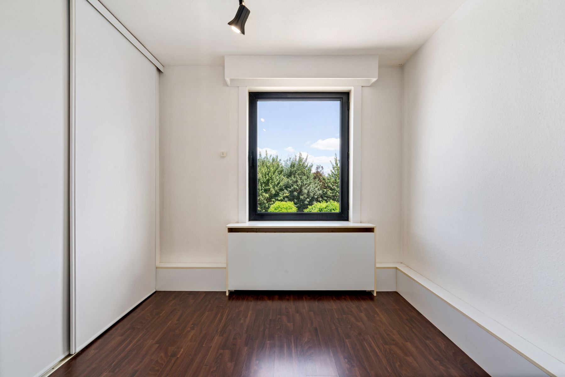 Instapklare halfopen bebouwing met drie slaapkamers! foto 8