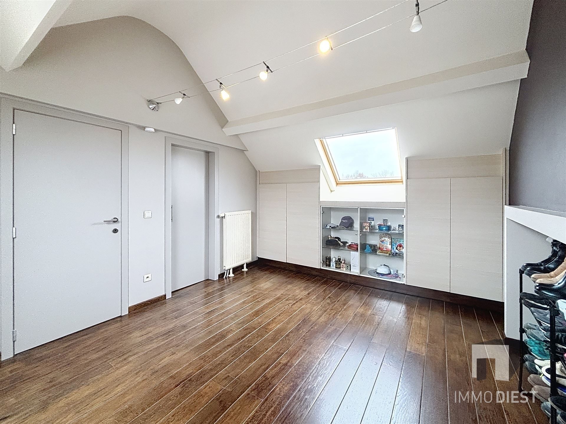 Trendy gerenoveerde woning met 3 slaapkamers foto 27