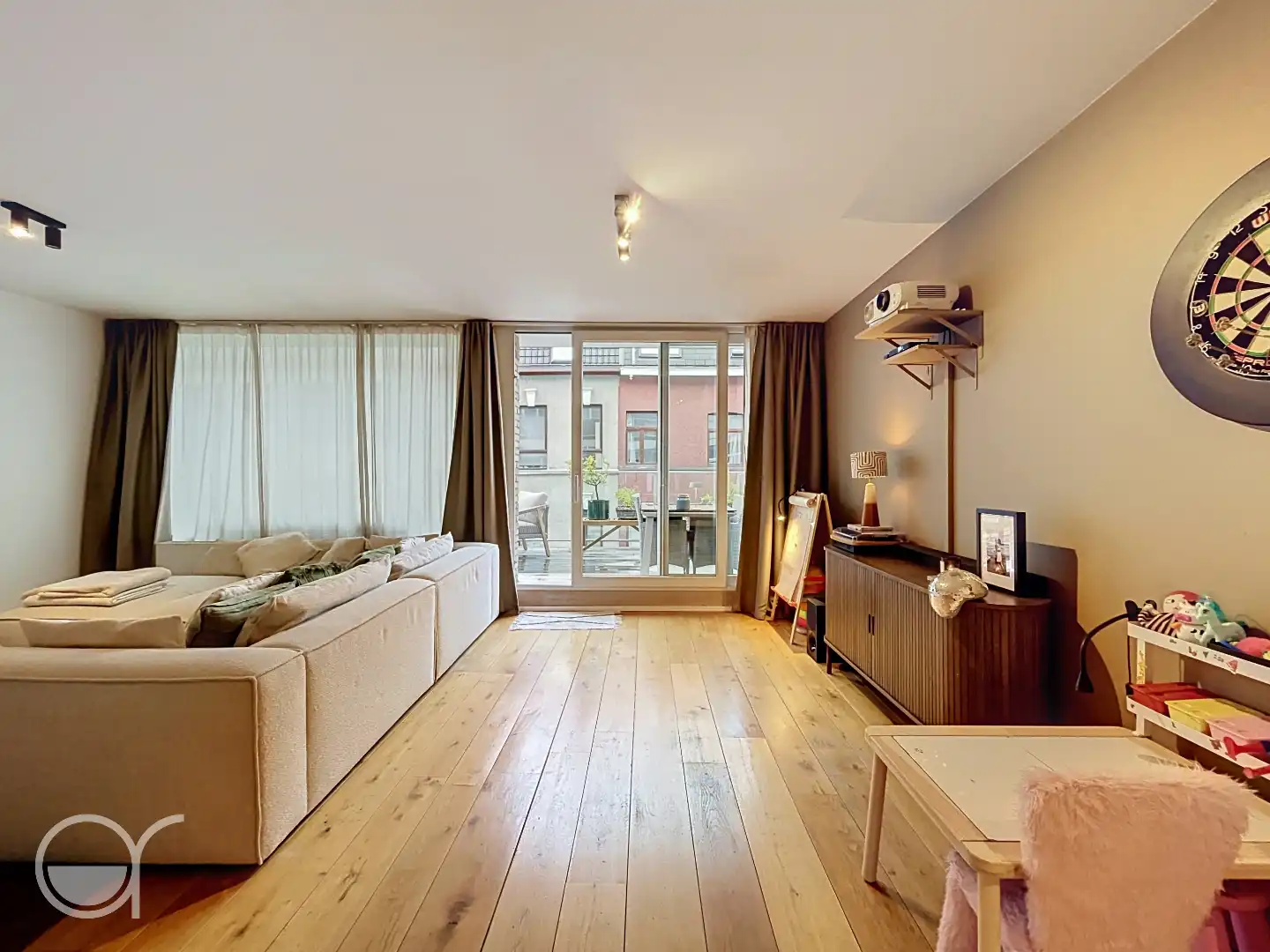Ruim appartement met 3 slaapkamers en terras in centrum Gent foto 2