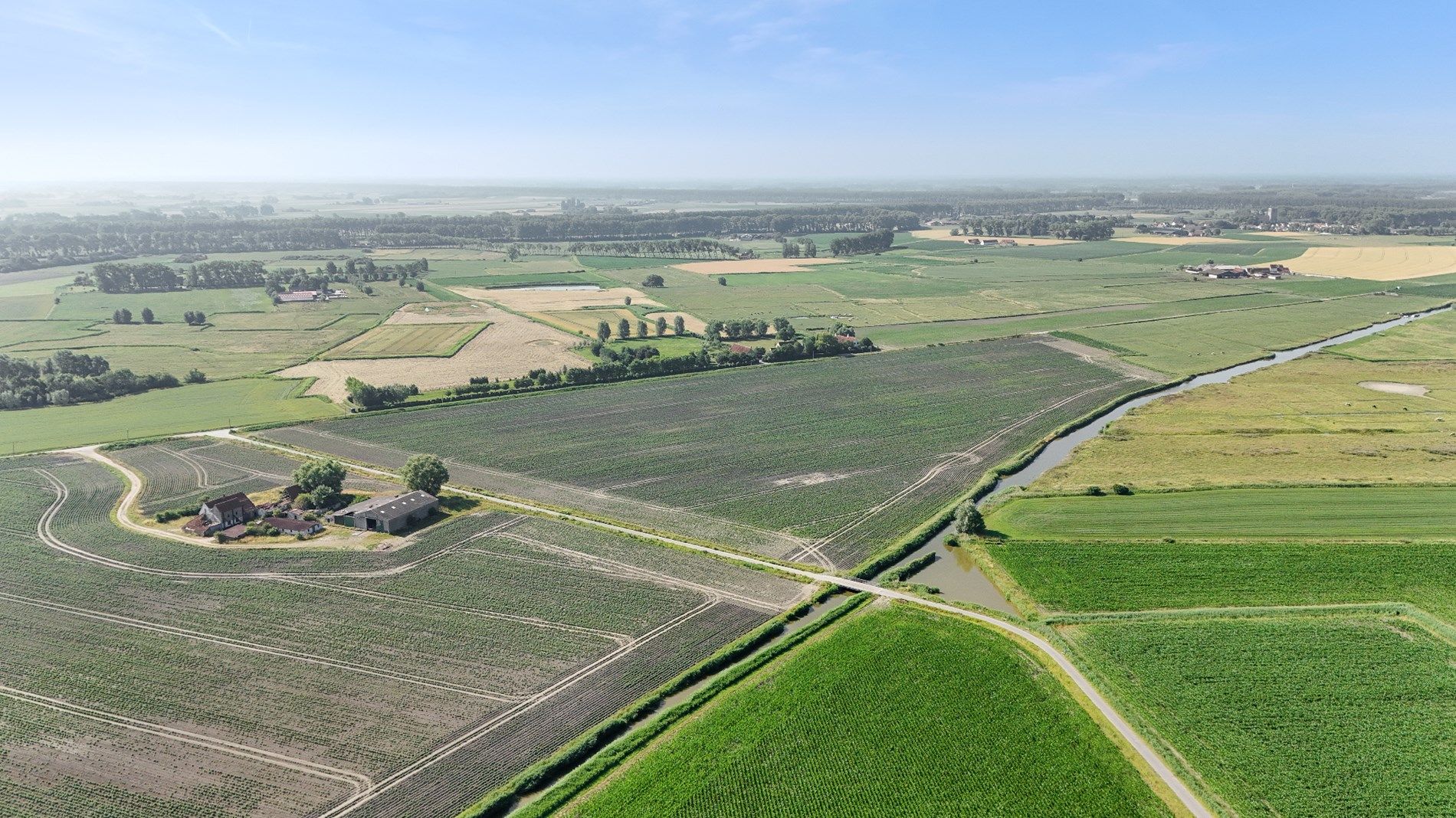 Mooi blok akkerland te Oostkerke. Vrij van gebruik. 10,51 hectare groot. foto 3