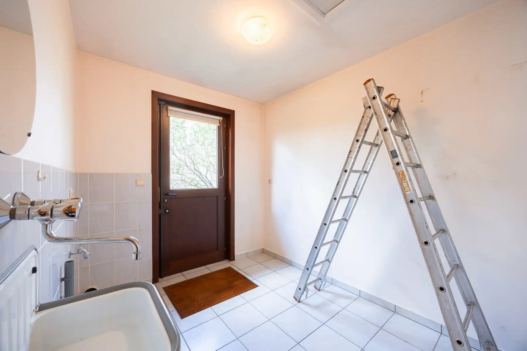 Gelijkvloerse open bebouwing met onderhoudsvriendelijke tuin foto 10